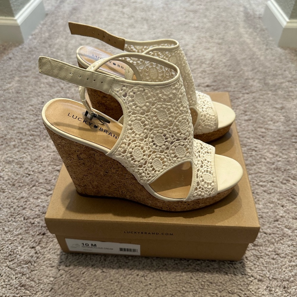 Lucky Brand Raynelle women’s size 10 natural/cream heels/wedges.